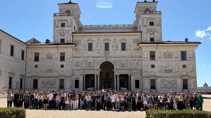 Participants in front of Villa Médicis